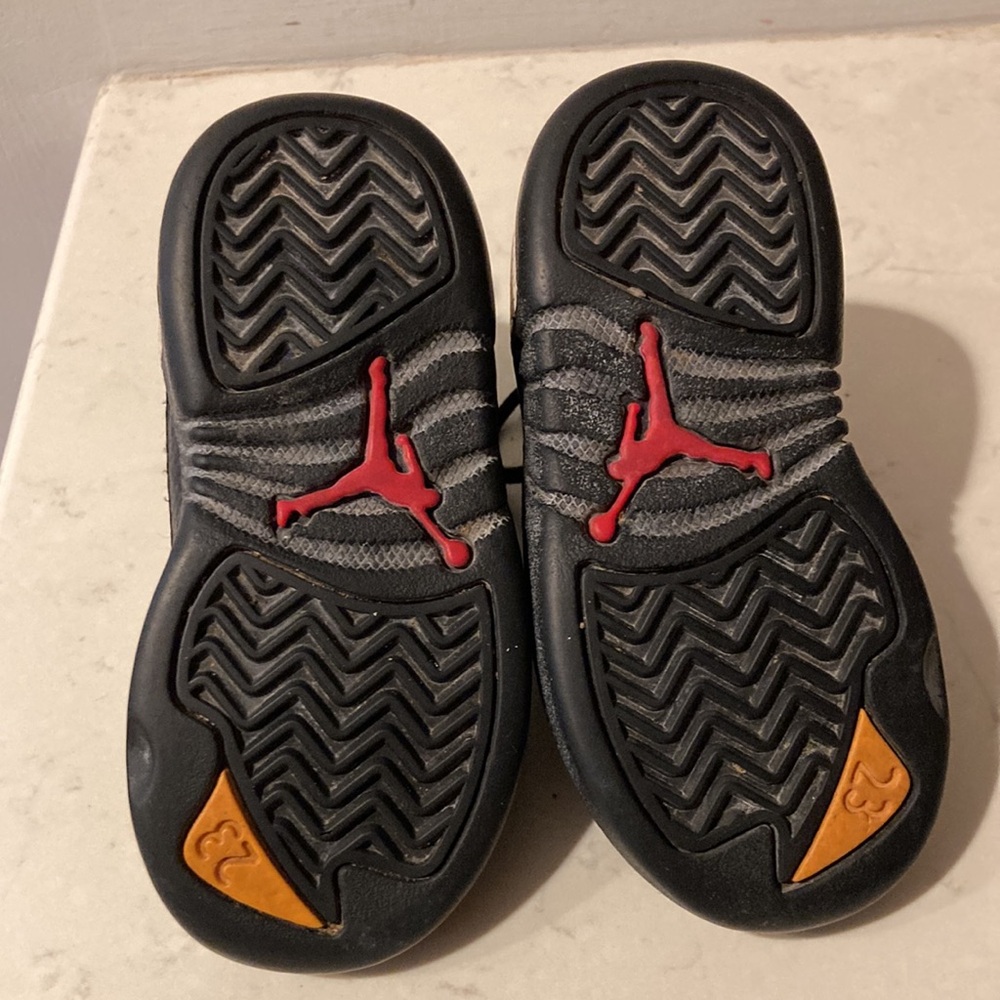 Air Jordan high top sneakers - Picture 3 of 4